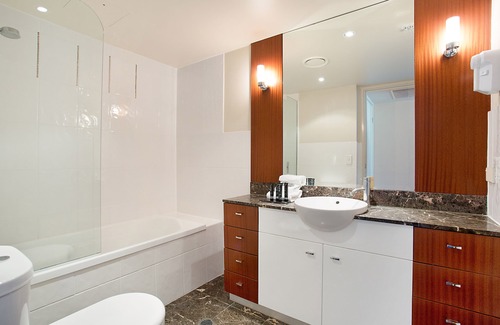 Surfers Paradise Station Balnéaire | Chambre avec salle de bain et vue au coeur de Surfers Paradise Gold Coast QLD