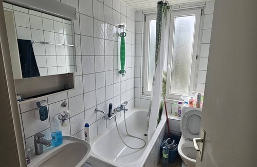 Epalinges Lit Et Petit-Déjeuner | Room in a shared apartment in Epalinges