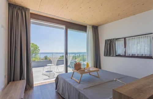 Moniga del Garda Lit Et Petit-Déjeuner | Room in B&B - Insula Felix - Deluxe Double Room With Balcony and Sea View
