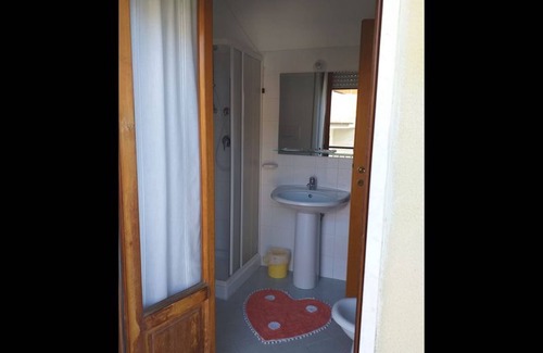 Pineto Lit Et Petit-Déjeuner | Room in B&B - Quadruple Room for a Totally Relaxing Holiday 20 Meters From the sea