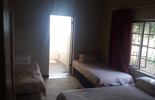 Lephalale Maison | Room in Guest Room - Comfy Room With Dstv and Aircon in Convenient Location