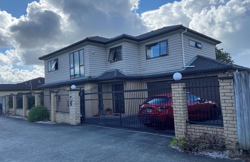 Hillsborough Maison | Room in Hillsborugh Auckland. Close to Motorway 10-15 minutes to CBD and airport