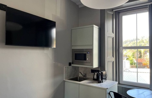 Innerleithen Appartement | Stylish studio room, king, en-suite & kitchenette (room1)