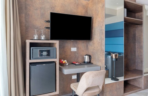 Chiaia Appartement | Chambre 'Junior Suite Vista Mare' avec balcon, Wi-Fi et climatisation