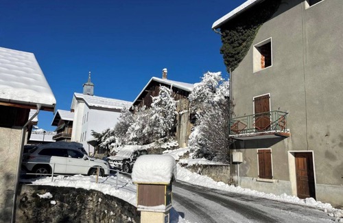 Navette Appartement | Chambre 'La Roue' avec vue sur les montagnes, piscine partagée et Wi-Fi