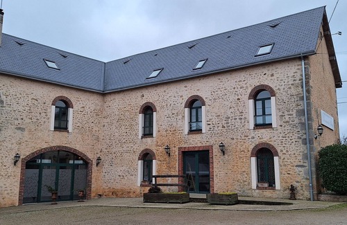 Fye Appartement | Chambre 'Le Meslay N°9 - Chambre 4 Pers' avec Terrasse partagée, Jardin partagé et Wi-Fi