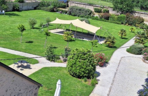 Fye Appartement | Chambre 'Le Meslay N°9 - Chambre 4 Pers' avec Terrasse partagée, Jardin partagé et Wi-Fi
