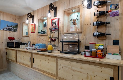 Vassieux-en-Vercors Appartement | Room 'Les Carlines 4' with Mountain View, Shared Terrace and Wi-Fi