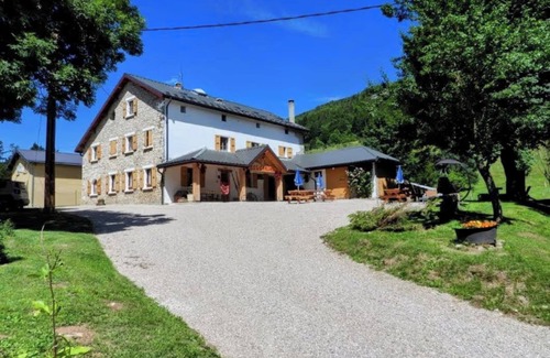 Vassieux-en-Vercors Appartement | Room 'Les Carlines 4' with Mountain View, Shared Terrace and Wi-Fi