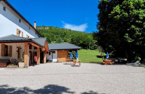 Vassieux-en-Vercors Appartement | Room 'Les Carlines 3' with Mountain View, Shared Terrace and Wi-Fi