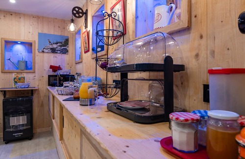 Vassieux-en-Vercors Appartement | Room 'Les Carlines 7' with Mountain View, Shared Terrace and Wi-Fi