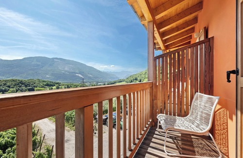 Isera Appartement | Room 'Maso Fiorini 8' with Mountain View, Wi-Fi and Air Conditioning
