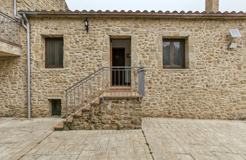 Pujals dels Pagesos Appartement | Room 'Mestral' with Shared Pool, Wi-Fi and Air Conditioning