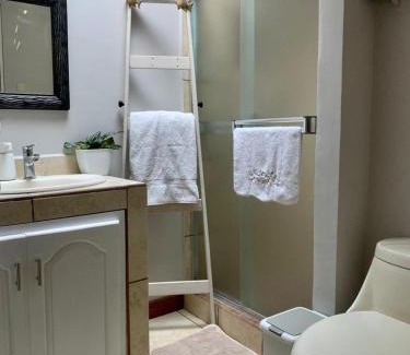 Alajuela Maison | Room near Airport/Cerca del Aeropuerto