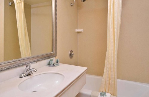 Hollywood Hôtel | Room Near Iconic Hollywood Attractions Like Runyon Canyon & More