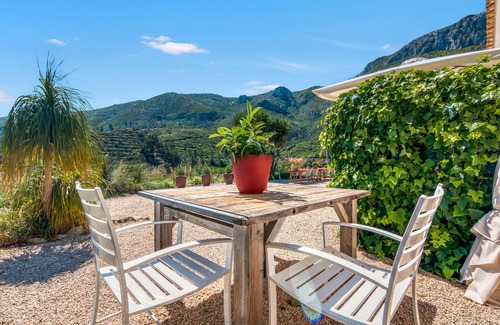 Adsubia Appartement | Room 'Ocre' with Mountain View, Wi-Fi and Air Conditioning