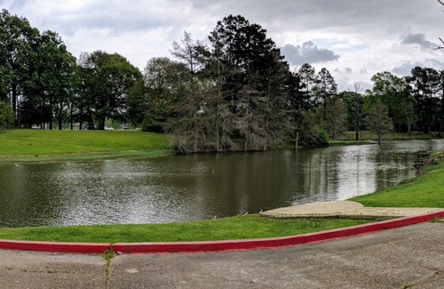 St. Francisville Maison | Room on the Lake. Fishing optional.