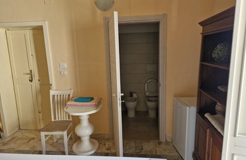 San Donato di Lecce Appartement | Chambre 'Palazzo Costantini - Anturium' avec Terrasse partagée, Wi-Fi et Climatisation