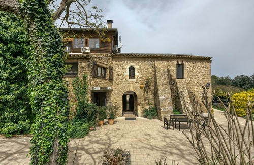 Pujals dels Pagesos Appartement | Room 'Ponent' with Shared Pool, Wi-Fi and Air Conditioning