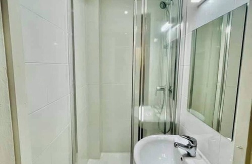 Cachan Appartement | Room private next to train B 15minutes go to center