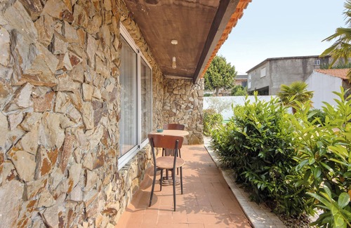 Armamar Appartement | Chambre 'Quarto 16 - Gojim Casa Rural' avec vue montagne, piscine partagée et Wi-Fi