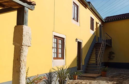 Coimbra Appartement | Chambre 'Quarto 4 Rc - Quinta Df' avec vue sur les montagnes, Wi-Fi et climatisation