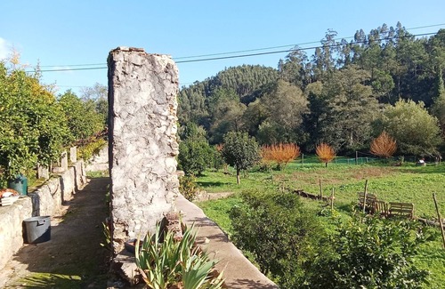 Coimbra Appartement | Chambre 'Quarto 4 Rc - Quinta Df' avec vue sur les montagnes, Wi-Fi et climatisation