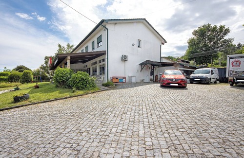 Castro Daire Appartement | Chambre 'Quarto 7 - Jorge Galinheiro' avec vue sur la montagne, jardin partagé et Wi-Fi