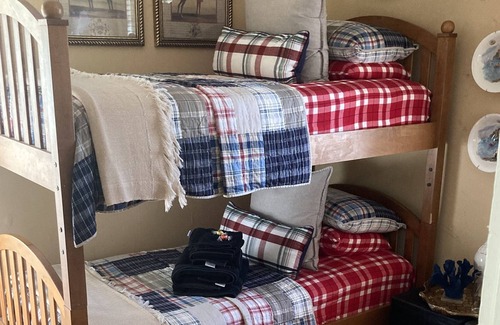 Haverford Cottage | Room rental in “cottage like” home