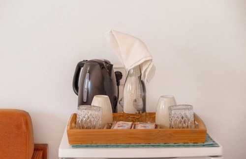 Sant Carles de Peralta Appartement | Chambre "Romero" avec vue sur les montagnes, Wi-Fi et climatisation