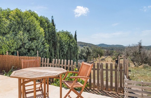 Sant Carles de Peralta Appartement | Chambre "Romero" avec vue sur les montagnes, Wi-Fi et climatisation