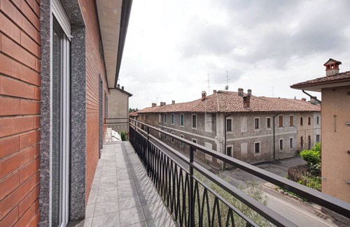 Alzate Brianza Appartement | Chambre "Rosa" avec terrasse partagée, balcon et Wi-Fi