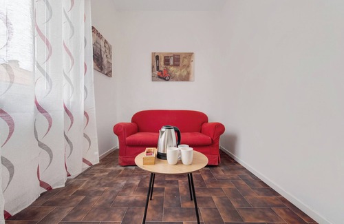 Alzate Brianza Appartement | Chambre "Rossa" avec terrasse partagée et Wi-Fi