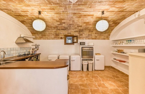 Borrassa Appartement | Room 'Sajolida' with Shared Pool, Wi-Fi and Air Conditioning