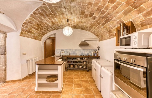 Borrassa Appartement | Room 'Sajolida' with Shared Pool, Wi-Fi and Air Conditioning