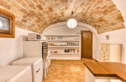 Borrassa Appartement | Room 'Sajolida' with Shared Pool, Wi-Fi and Air Conditioning