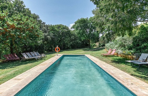 Borrassa Appartement | Room 'Sajolida' with Shared Pool, Wi-Fi and Air Conditioning