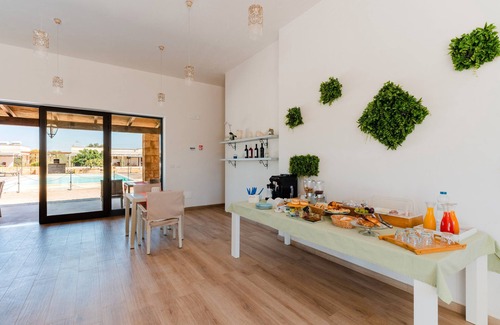 Posto Rosso Appartement | Room 'Stella Marina' with Shared Pool, Wi-Fi and Air Conditioning