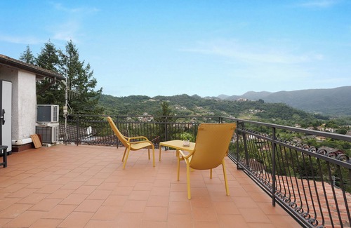 Beverino Appartement | Chambre 'Vernazza' avec vue sur montagne, terrasse partagée et climatisation