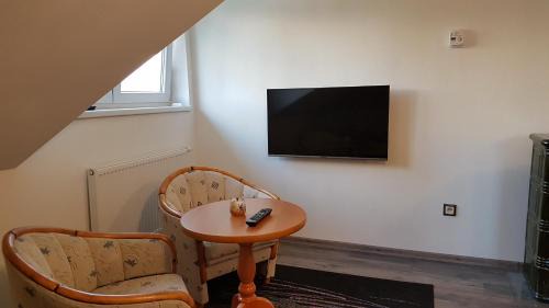 Strba Appartement | Room with a High Tatras view and Fireplace