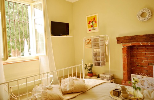 Castelnuovo Belbo Lit Et Petit-Déjeuner | Room with bathroom in ancient farmhouse in Monferrato