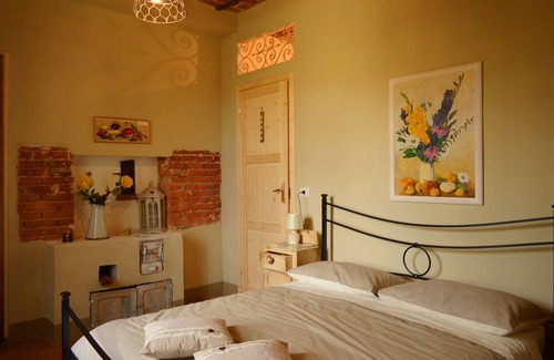Castelnuovo Belbo Lit Et Petit-Déjeuner | Room with bathroom in ancient farmhouse in Monferrato