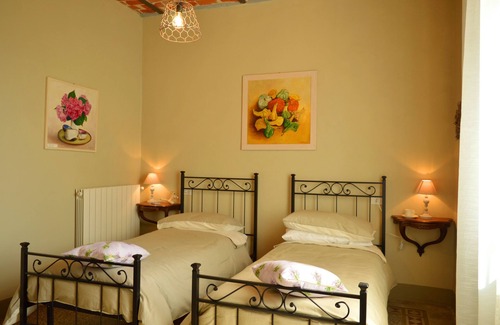 Castelnuovo Belbo Lit Et Petit-Déjeuner | Room with bathroom in ancient farmhouse in Monferrato