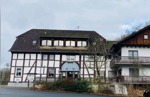 Schieder-Schwalenberg Maison | Room with king-size bed and balcony