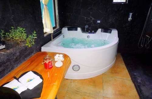 San Rafael de Heredia Maison | Room with Jacuzzi, Vacation Spa house with Turkish bath