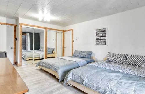 Les Rivieres Appartement | Room with parking and private bathroom