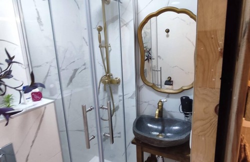 Torre Baro Maison | Room with private bathroom 2
