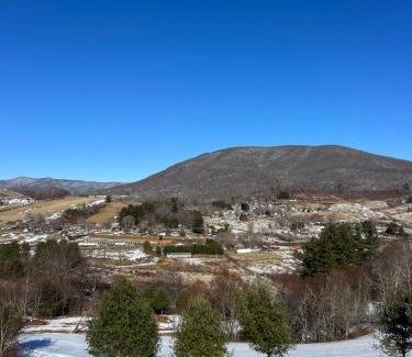 West Jefferson Maison | Room with the view