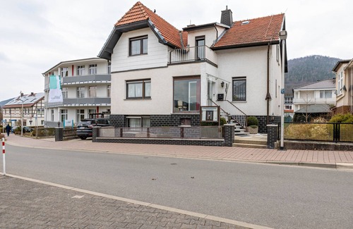 Reinhardshausen Appartement | Room 'Wollmert' with Shared Terrace, Shared Garden and Balcony