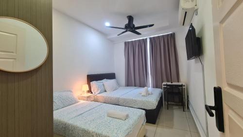Downtown George Town Maison | Rooms at Mansion One, Shared Apartment Only